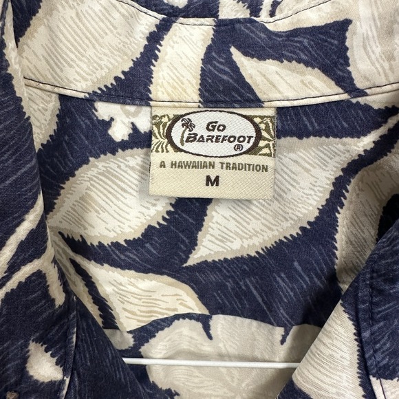 Go Barefoot Vintage Aloha Shirt M Blue White Floral Cotton Hawaiian Tradition - Picture 9 of 10